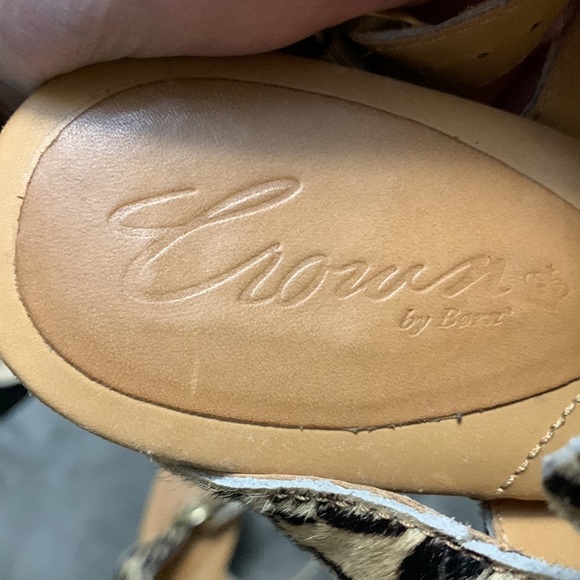 Crown by Born Block Heel Sandal - Picture 4 of 7